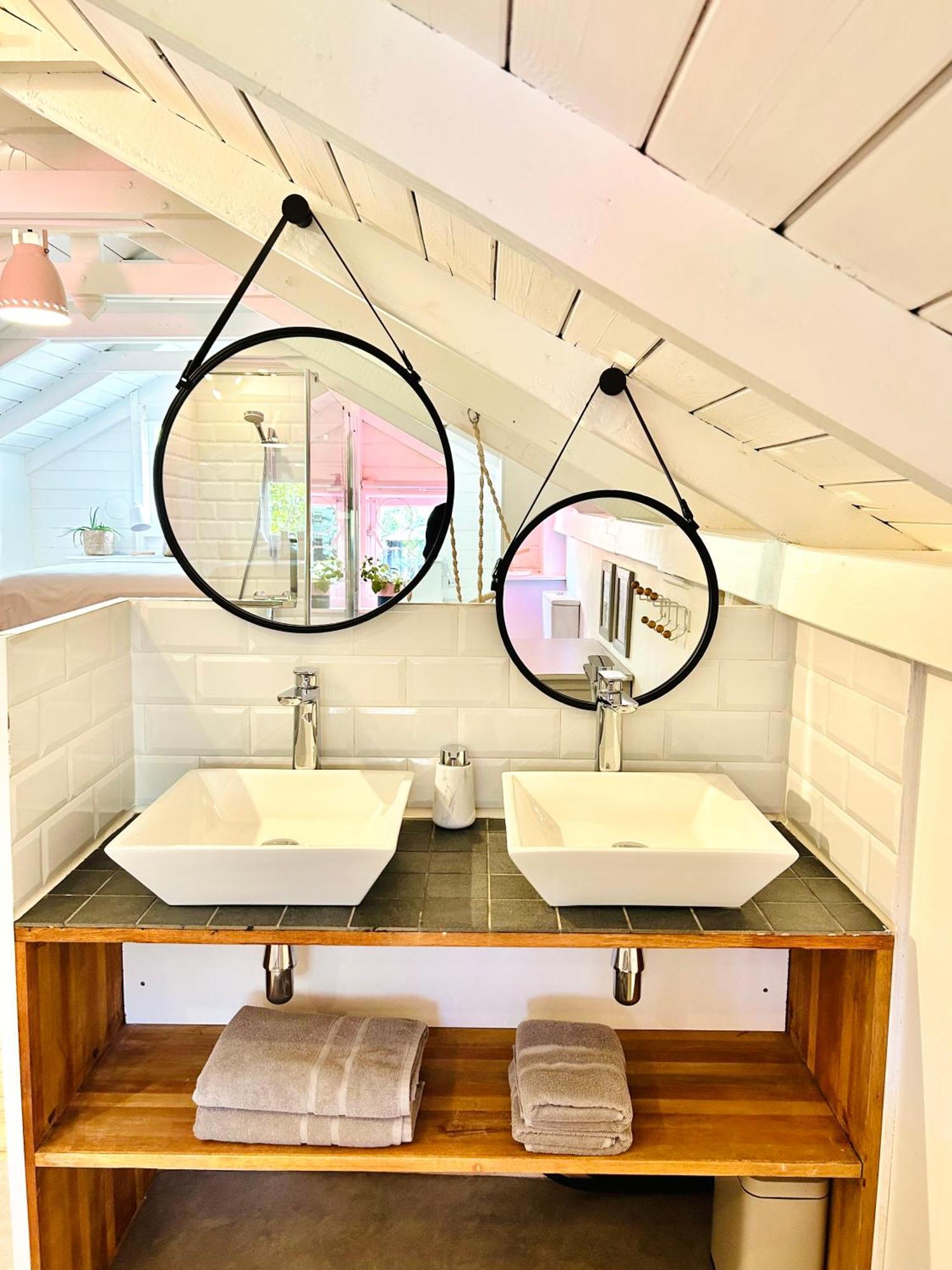 The Good Life - Eco & Serenity Boutique - Adults Only Bed & Breakfast *
